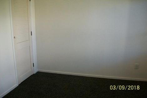 Photo of property in 2/19a Ribblesdale Road, Henderson, Auckland, 0612