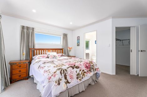 Photo of property in 19 Tongariro Drive, Aotea, Porirua, 5024