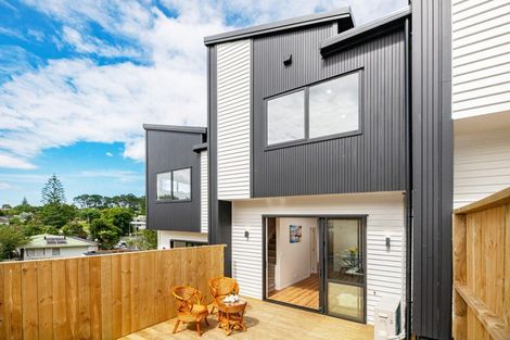 Photo of property in 23b Crystal Avenue, Glendene, Auckland, 0602