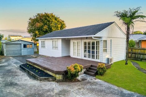 Photo of property in 8 Pukeroa Place, Papakura, 2110