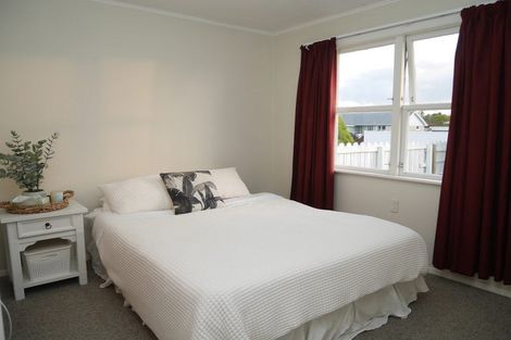 Photo of property in 21 Mazengarb Road, Paraparaumu Beach, Paraparaumu, 5032