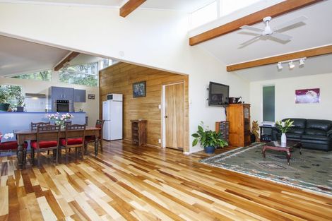 Photo of property in 47 Takahe Road, Titirangi, Auckland, 0604