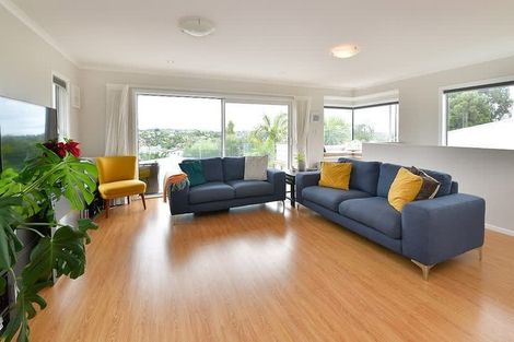 Photo of property in 584 Beach Road, Rothesay Bay, Auckland, 0630