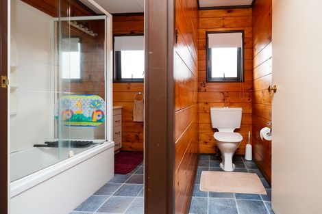 Photo of property in 50 Suzanne Grove, Kelvin Grove, Palmerston North, 4414