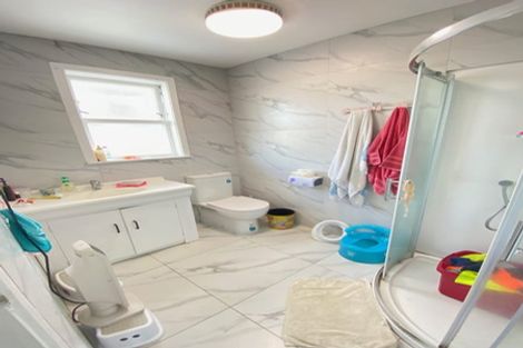 Photo of property in 32 Riverpark Crescent, Henderson, Auckland, 0610