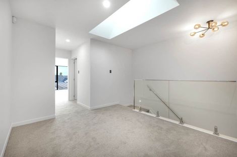 Photo of property in 2/399 Massey Road, Mangere East, Auckland, 2024