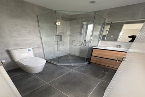 Photo of property in 25a Borrowdace Avenue, Botany Downs, Auckland, 2010