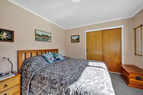 Photo of property in 44 Rawhitiroa Road, Eltham, 4322