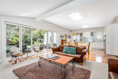 Photo of property in 61 Oroua Street, Eastbourne, Lower Hutt, 5013