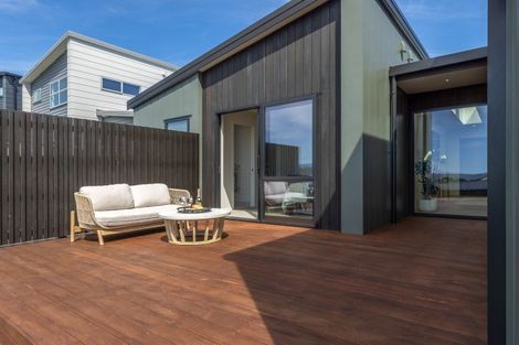 Photo of property in 6 Okupe Grove, Aotea, Porirua, 5024