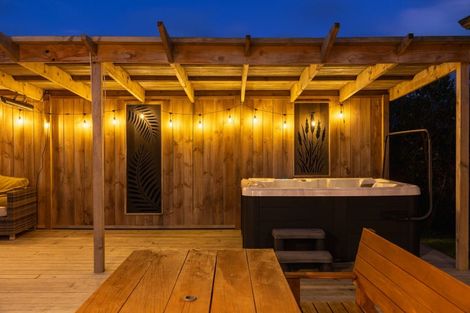 Photo of property in 28 Simpson Crescent, Raumati Beach, Paraparaumu, 5032