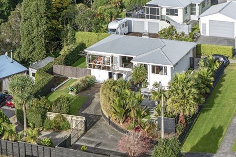 Photo of property in 37 Mcfarlane Street, Oakura, 4314