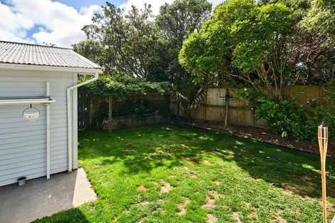 Photo of property in 6 Mayfair Place, Tawa, Wellington, 5028