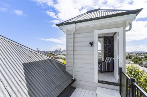 Photo of property in 3/92 Victoria Road, Devonport, Auckland, 0624