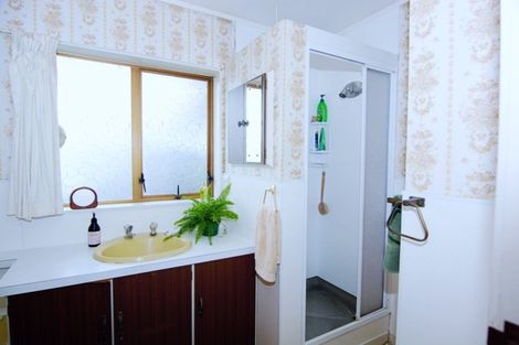 Photo of property in 17a Edgewater Parade, Waiuku, 2123