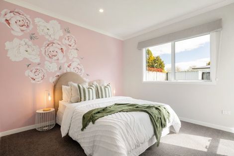 Photo of property in 82 Grey Street, Cambridge, 3434