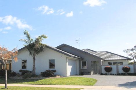 Photo of property in 10 Saint Heliers Place, Papamoa Beach, Papamoa, 3118