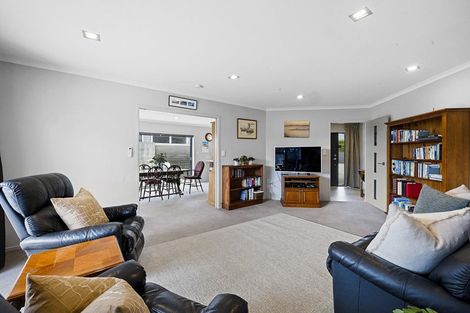 Photo of property in 11b Montrose Place, Highlands Park, New Plymouth, 4312
