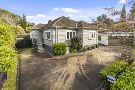 Photo of property in 2 Buisson Glade, West Harbour, Auckland, 0618