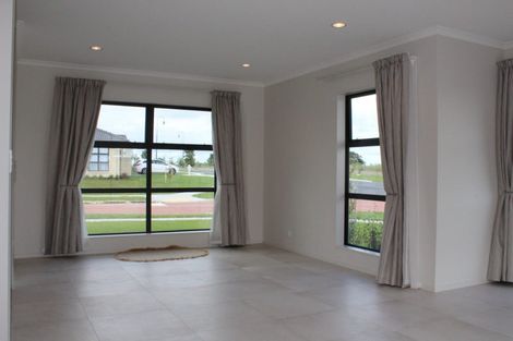 Photo of property in 23 Manene Street, Wattle Downs, Auckland, 2103