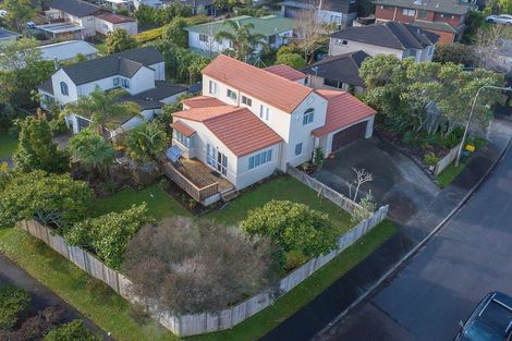 Photo of property in 1/2 Stoneleigh Court, Sunnynook, Auckland, 0632