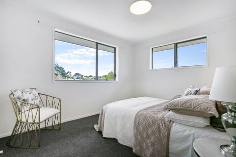 Photo of property in 87 Beechdale Crescent, Pakuranga Heights, Auckland, 2010