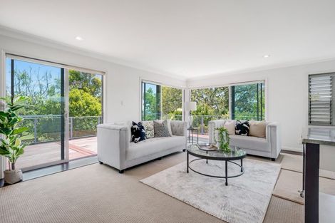 Photo of property in 8 Page Point, Mellons Bay, Auckland, 2014