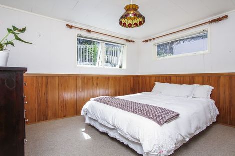 Photo of property in 47 Takahe Road, Titirangi, Auckland, 0604