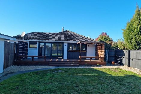 Photo of property in 8 Liverton Crescent, Bishopdale, Christchurch, 8053