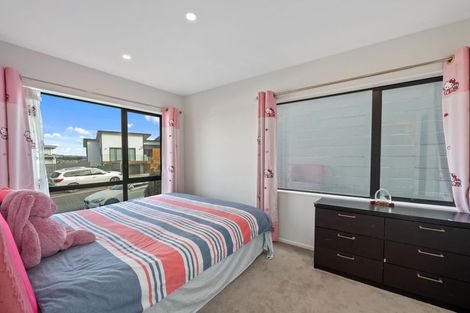 Photo of property in 54 Ascension Crescent, Orewa, 0931