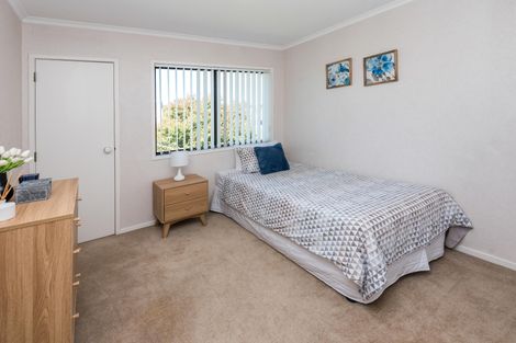 Photo of property in 34 Pinewood Grove, Botany Downs, Auckland, 2010