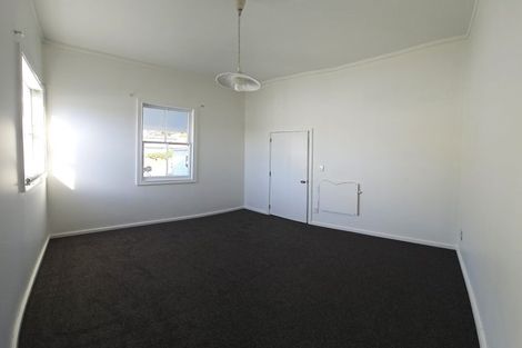 Photo of property in 16 Edinburgh Terrace, Berhampore, Wellington, 6023