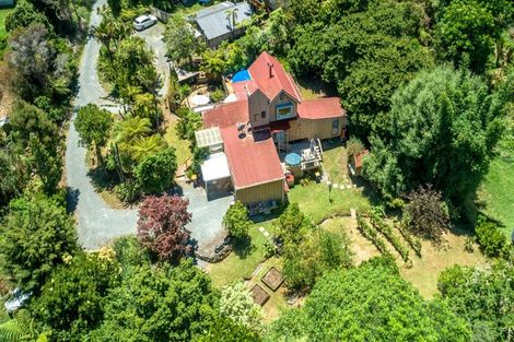 Photo of property in 2 Oxford Terrace, Coromandel, 3506