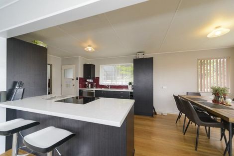 Photo of property in 1 Escort Grove, Awapuni, Palmerston North, 4412