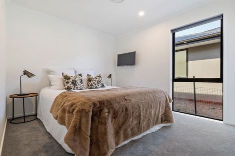 Photo of property in 32 Riley Street, Lake Hawea, 9382