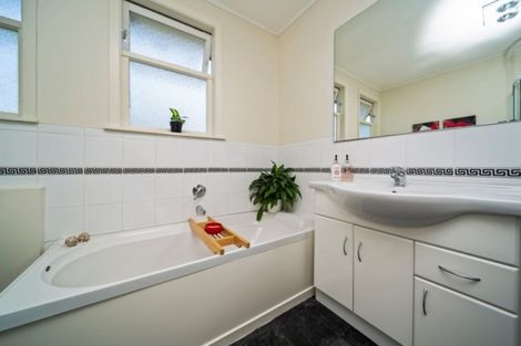 Photo of property in 84 Cook Street, Marfell, New Plymouth, 4310