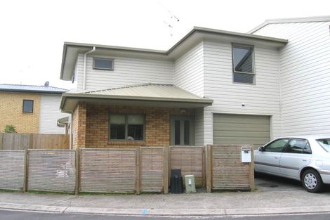 Photo of property in 14 Barnea Circle, Glen Eden, Auckland, 0602