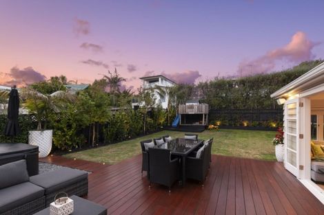 Photo of property in 28 Hanlon Crescent, Narrow Neck, Auckland, 0624