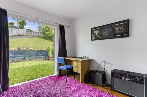 Photo of property in 77 Buscomb Avenue, Henderson, Auckland, 0610