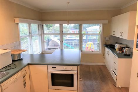 Photo of property in 9 Covil Avenue, Te Atatu South, Auckland, 0610