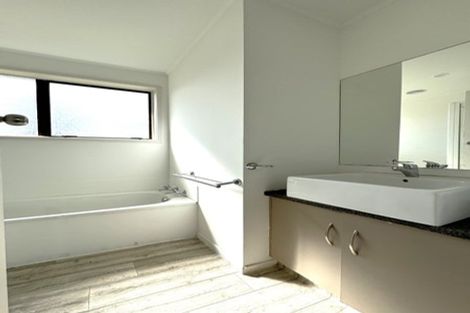 Photo of property in 20 Camphora Place, Ranui, Auckland, 0612