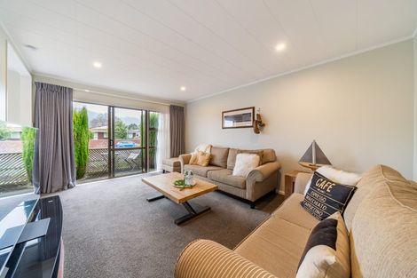 Photo of property in 2/48 Kowhai Avenue, Ebdentown, Upper Hutt, 5018