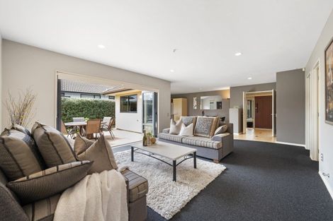 Photo of property in 27 Lansell Drive, East Tamaki Heights, Auckland, 2016