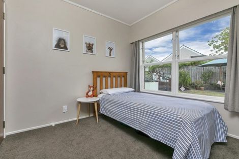 Photo of property in 1/5 Stott Avenue, Birkdale, Auckland, 0626