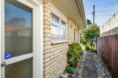 Photo of property in 2/32 Young Street, New Plymouth, 4310