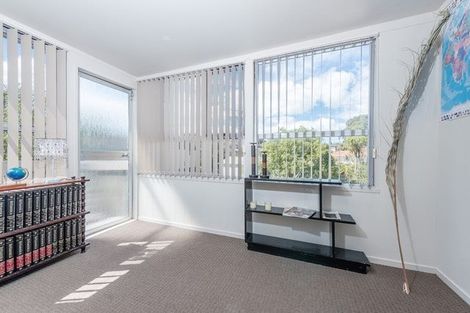 Photo of property in 10 Albemarle Place, Massey, Auckland, 0614