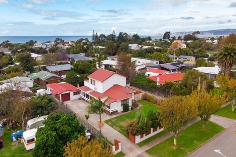 Photo of property in 3 Memorial Park Avenue, Haumoana, 4102