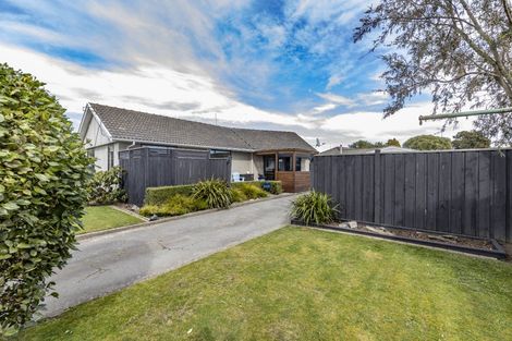 Photo of property in 6 Oakley Crescent, Hornby, Christchurch, 8042