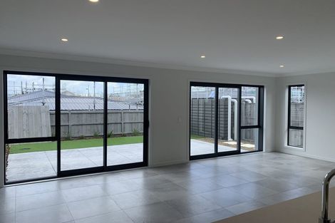 Photo of property in 9 Aquamarine Road, Rosehill, Papakura, 2113