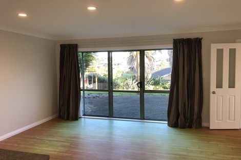 Photo of property in 6 Xena Way, Henderson, Auckland, 0612